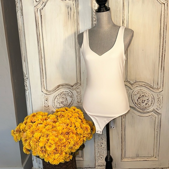 Abercrombie & Fitch Tops - Abercrombie & Fitch Soft A&F Collection White Deep V Neck Sleeveless Bodysuit M